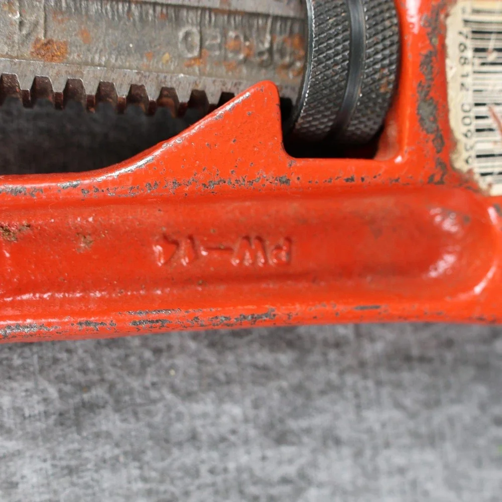 Great Neck PW-14 14in Pipe Wrench Red Heavy Duty Adjustable Forged Steel Taiwan